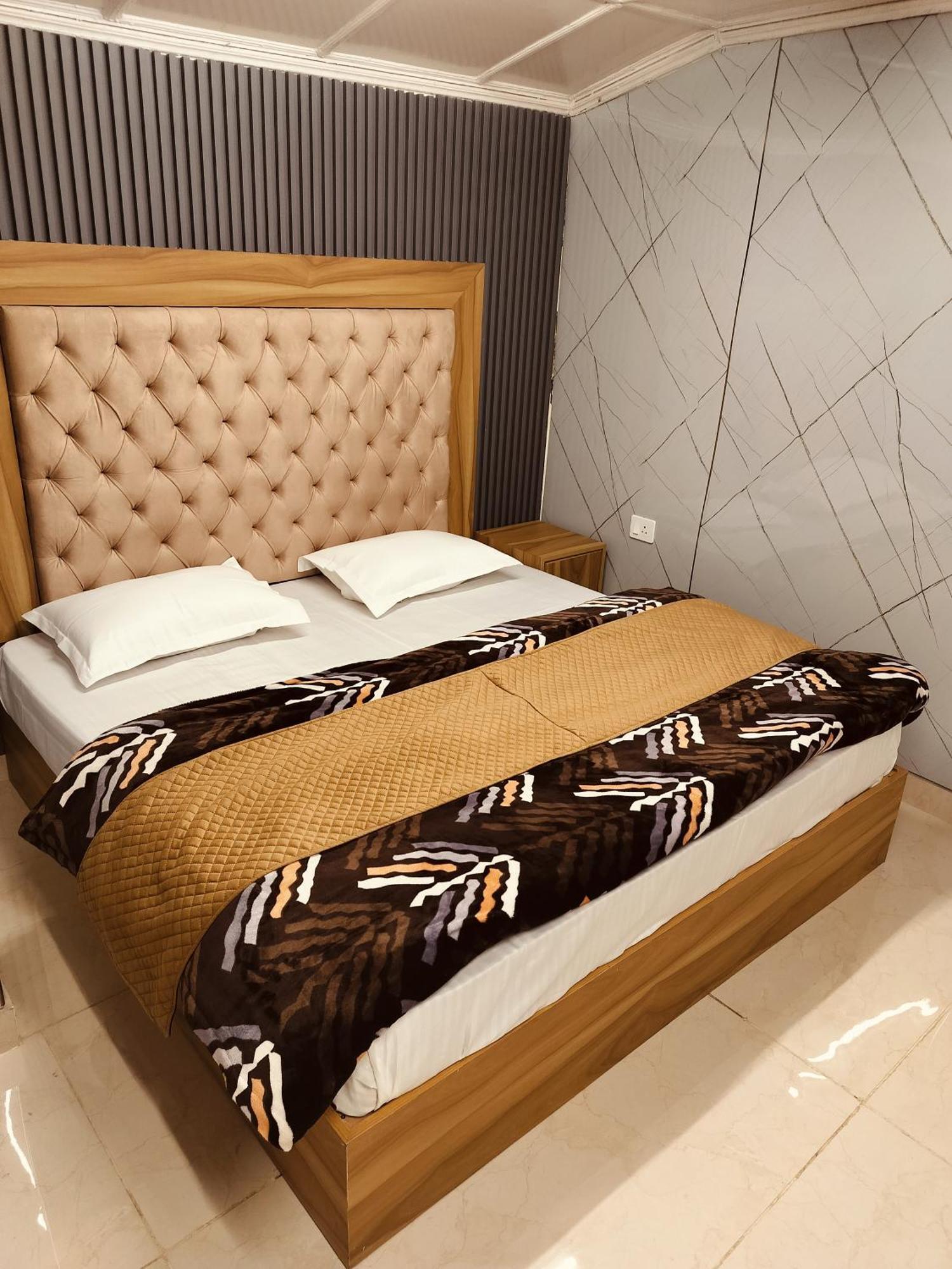 Madan Kunj B & B Mall Road Shimla Dış mekan fotoğraf